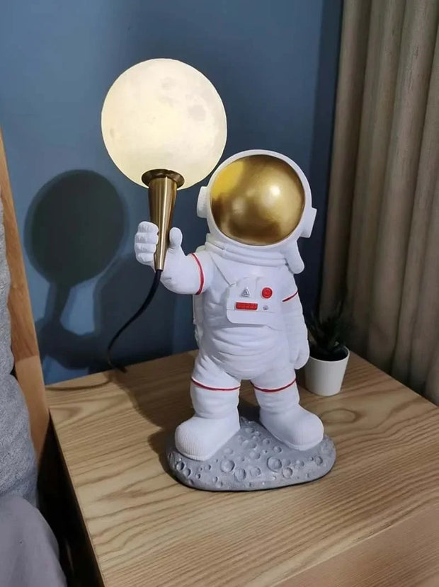 Personality Simple Creative Astronaut Lamp Boy Birthday Gift Bedroom Bedside Decoration Moon Lamp
