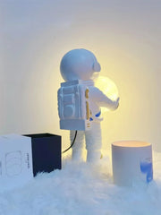 Astronaut Table Lamp Creative Astronaut LED Children's Room Bedroom Bedside Living Room Moon Wall Lamp Boy Planet Night Lamp