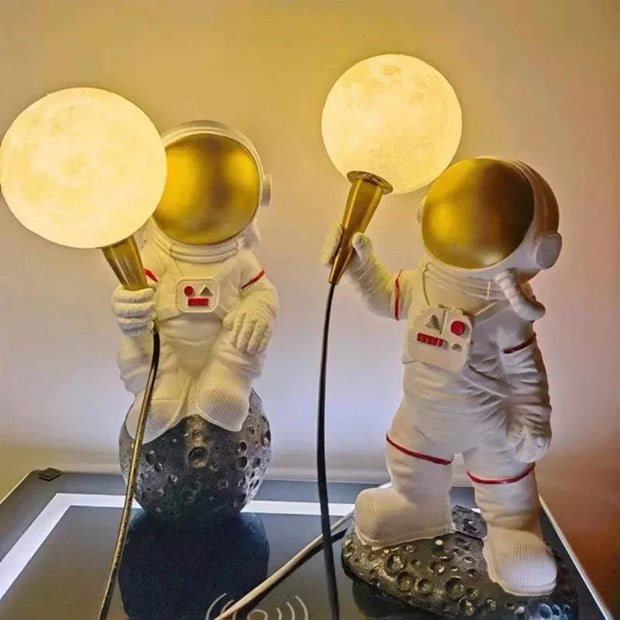Personality Simple Creative Astronaut Lamp Boy Birthday Gift Bedroom Bedside Decoration Moon Lamp