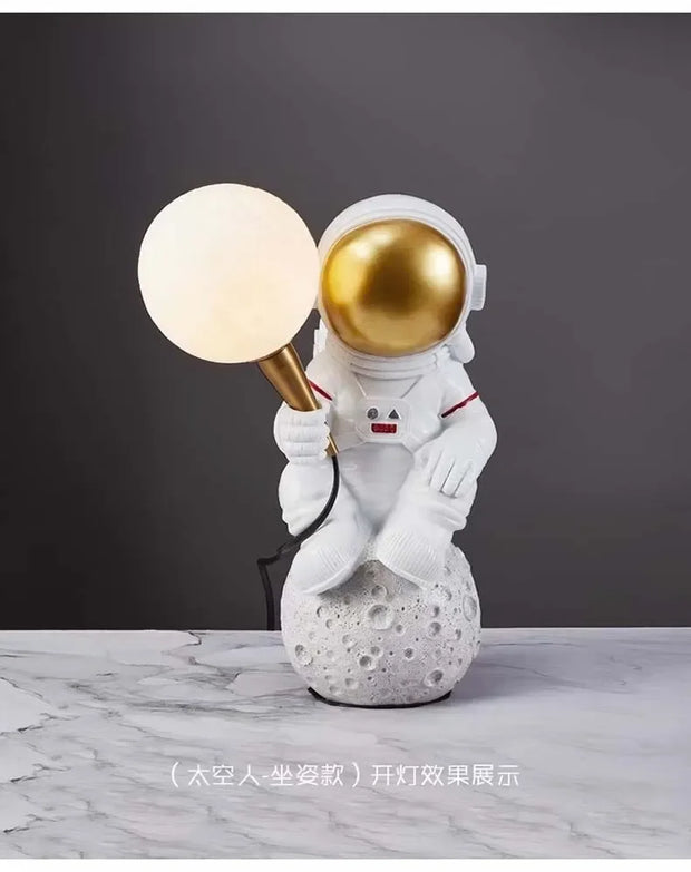Personality Simple Creative Astronaut Lamp Boy Birthday Gift Bedroom Bedside Decoration Moon Lamp