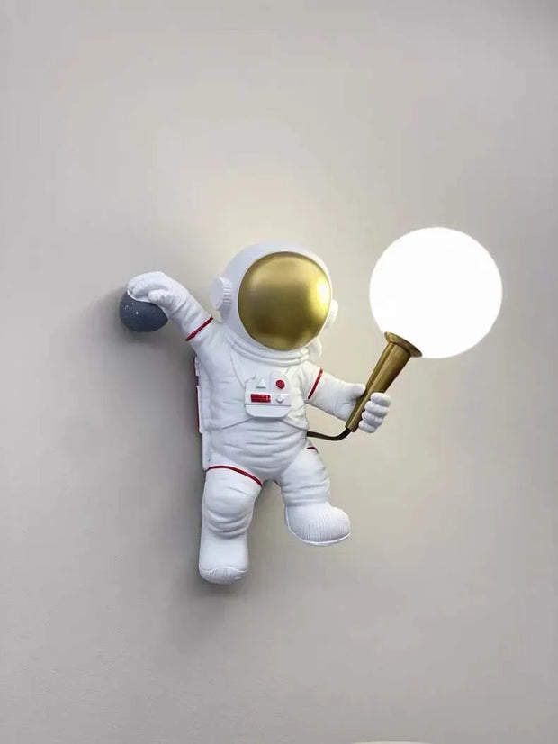 Personality Simple Creative Astronaut Lamp Boy Birthday Gift Bedroom Bedside Decoration Moon Lamp