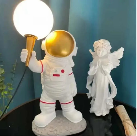 Personality Simple Creative Astronaut Lamp Boy Birthday Gift Bedroom Bedside Decoration Moon Lamp