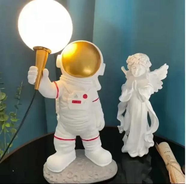 Personality Simple Creative Astronaut Lamp Boy Birthday Gift Bedroom Bedside Decoration Moon Lamp